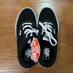 NWT Women’s Vans Doheny Black Canvas Sneakers